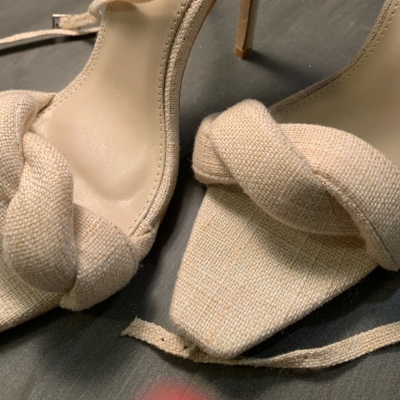 Gorgeous Showpo Public Desire cream linen heels size 5 - Picture 3 of 6